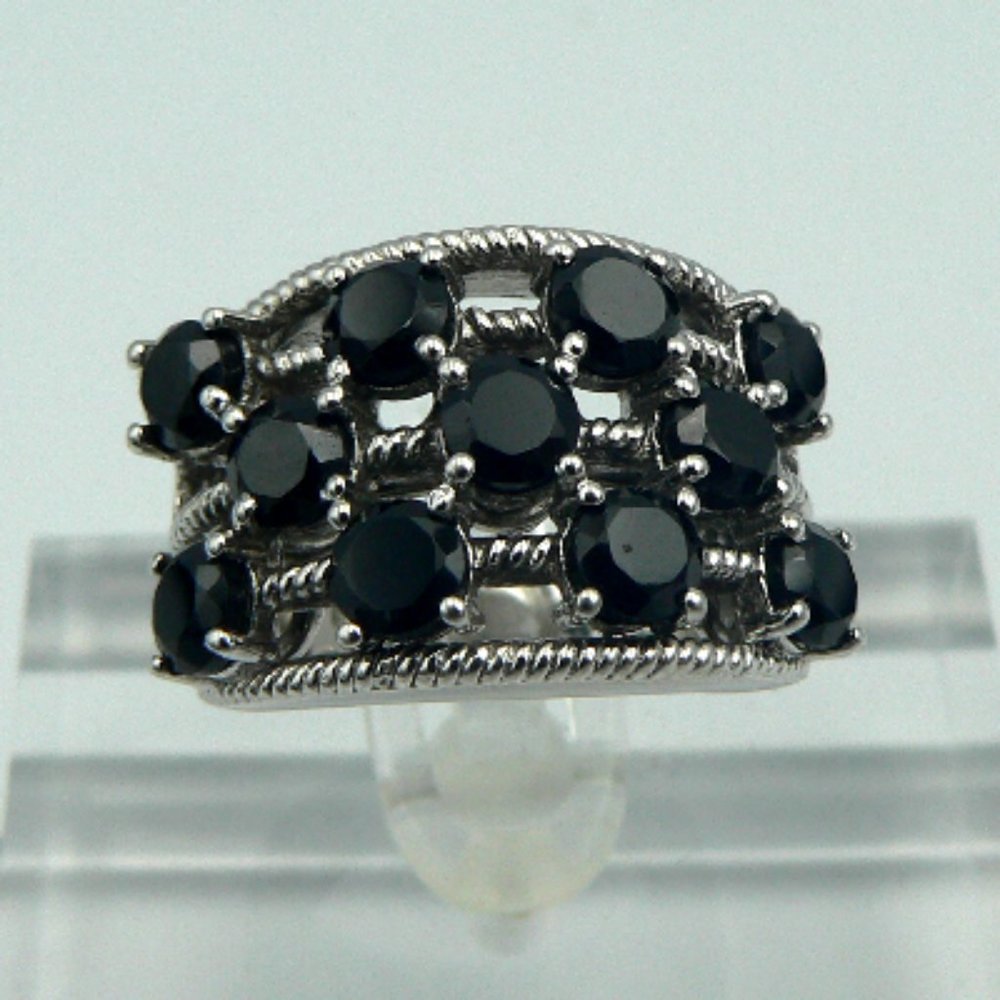 Sz 5 Genuine Thai Black Spinel Elegant Ring NWOT